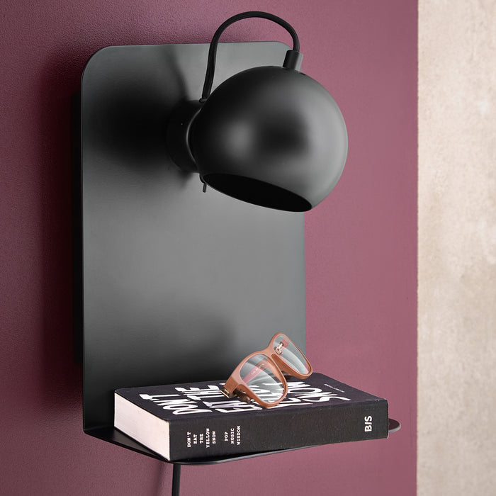 Frandsen - Ball Wandleuchte USB mit Ablage | schwarz matt