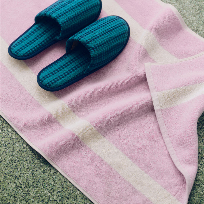 HAY - Stripe Badematte | cool pink