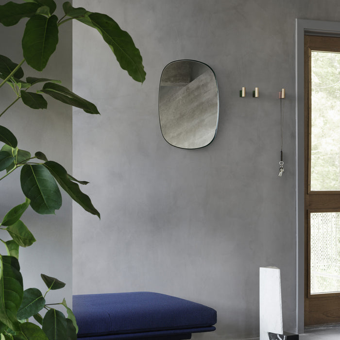 Muuto - Framed Mirror | 59 x 44 cm / dunkelgrün/klar