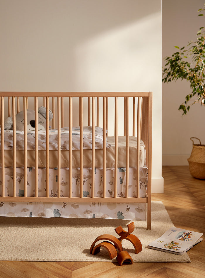 The 4-piece baby bed set Duvet, duvet cover, contour sheet and bed skirt | White
